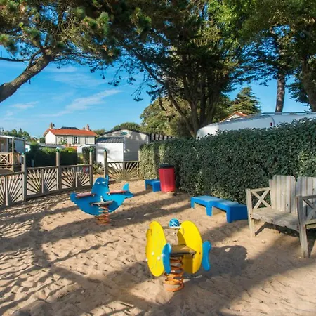 Avec Terrasse - Cuisine Equipee - Api-1-52-1425 Saint-Michel-Chef-Chef