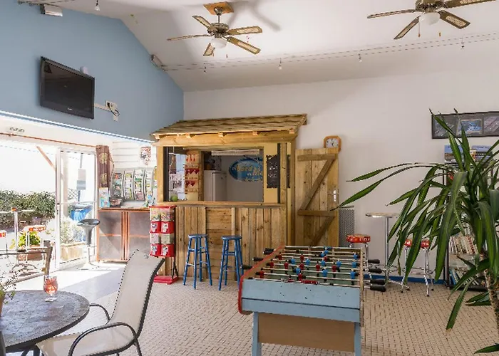 Avec Terrasse - Cuisine Equipee - Api-1-52-1425